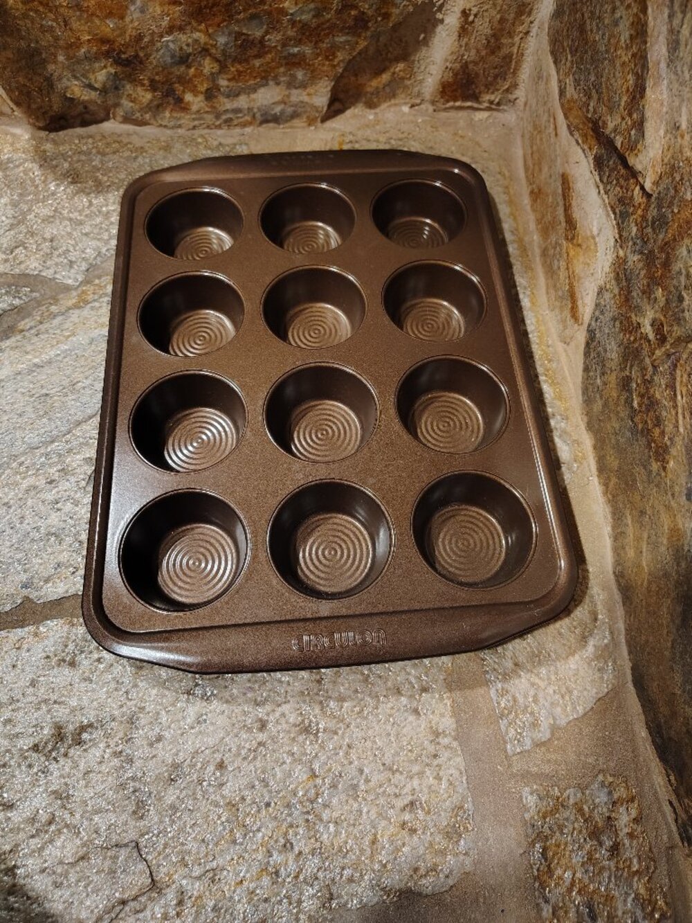 Circulon Nonstick 12-Cup Muffin Pan